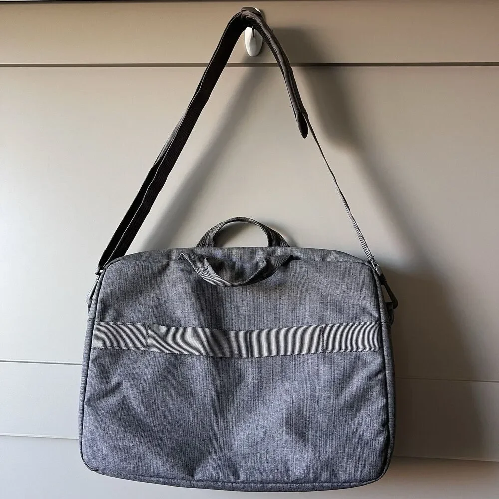 Case Logic Laptop Computer Bag Gray Shoulder Strap Multiple Compartments Zippers
